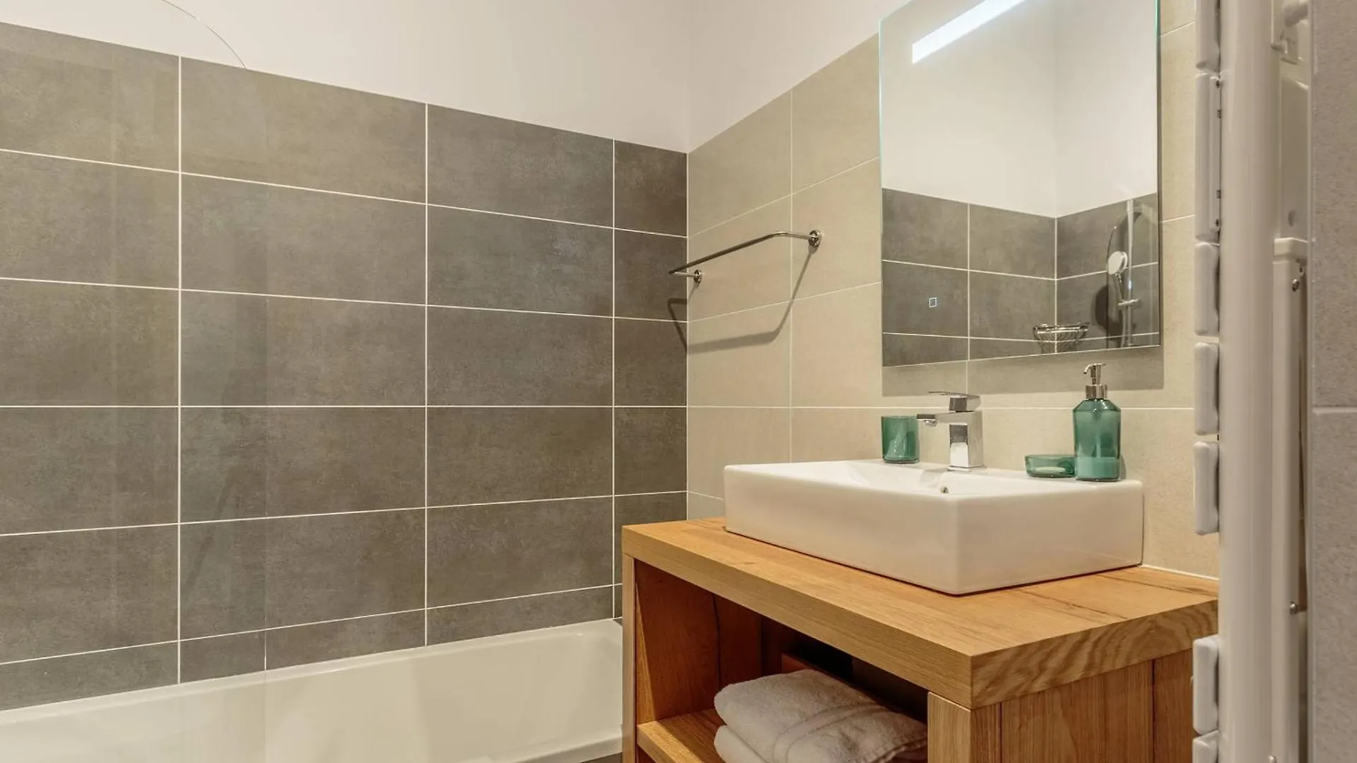 Apartment Appartement De Standing Pour 10 Avec Services, Balcon Et Parking A Champagny-En-Vanoise - Fr-1-638-24 La Plagne