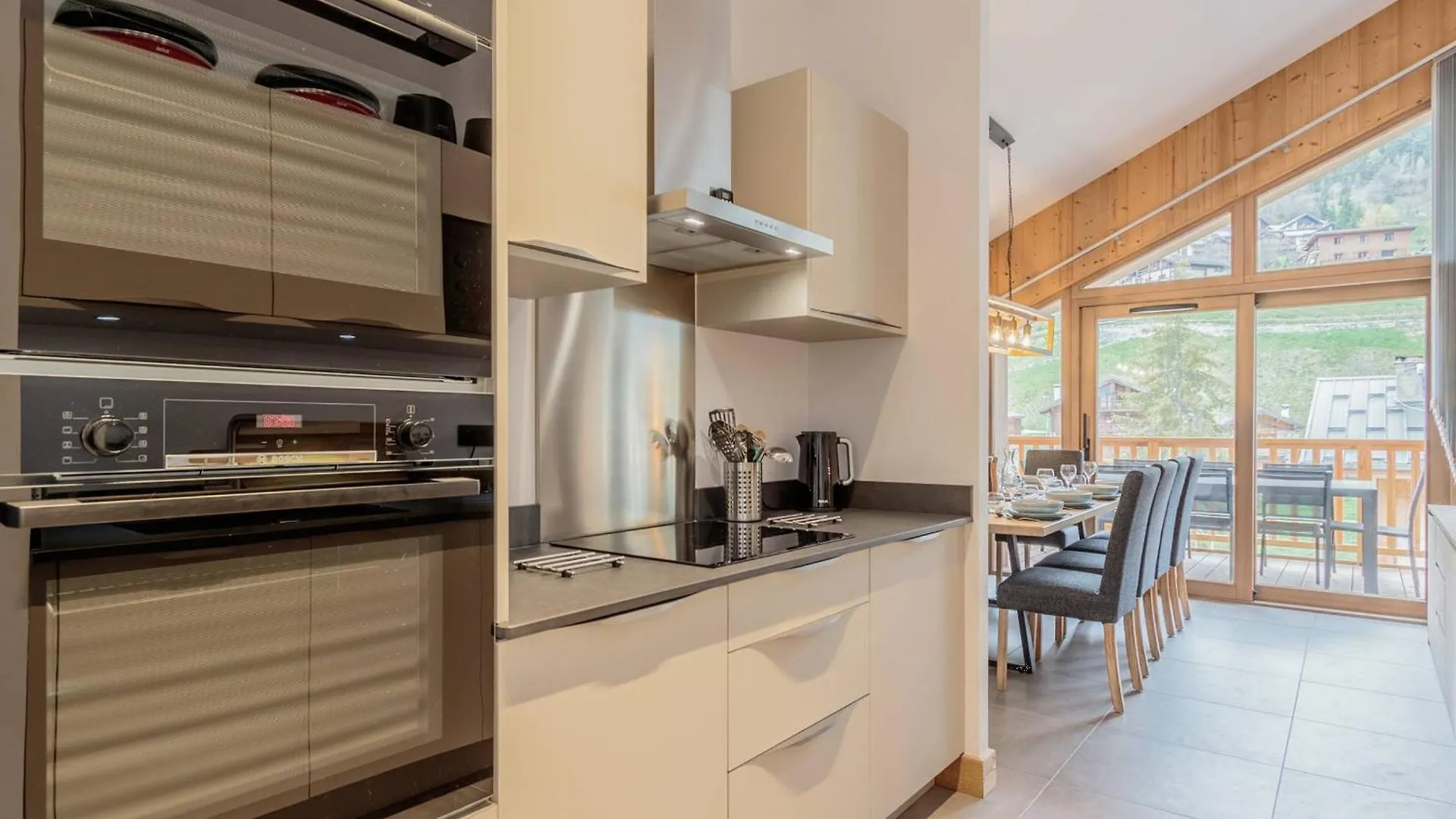 Appartement De Standing Pour 10 Avec Services, Balcon Et Parking A Champagny-En-Vanoise - Fr-1-638-24 La Plagne 0*,