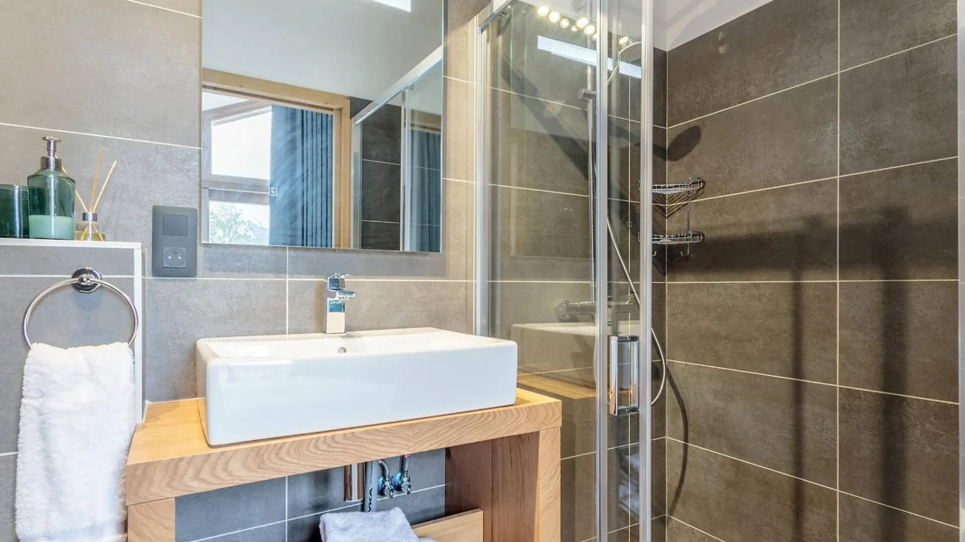 Appartement De Standing Pour 10 Avec Services, Balcon Et Parking A Champagny-En-Vanoise - Fr-1-638-24 La Plagne